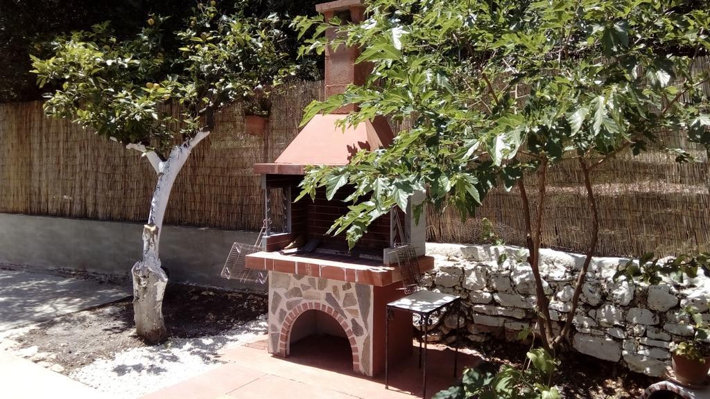 Flamiatos Garden Cottages Pouláta エクステリア 写真